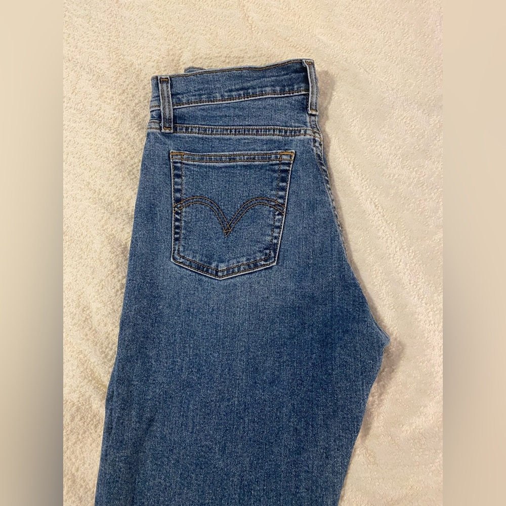 Levi’s wedgie straight jeans size 28